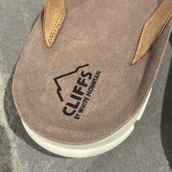 Cliffs Banksy by White Mountain crisscross, treaded outsole light,flexible thong - Picture 6 of 10